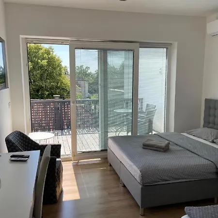 Pensjonat R41 - Tivoli Groundfloor Lublana